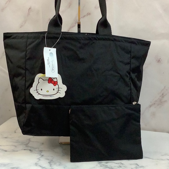 NWT— Lesportsac- HELLO KITTY TOTE & POUCH SET - Picture 2 of 6